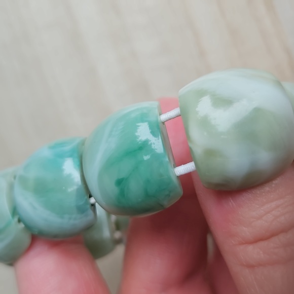 Vintage Acrylic Stretch Bracelet - Picture 4 of 5